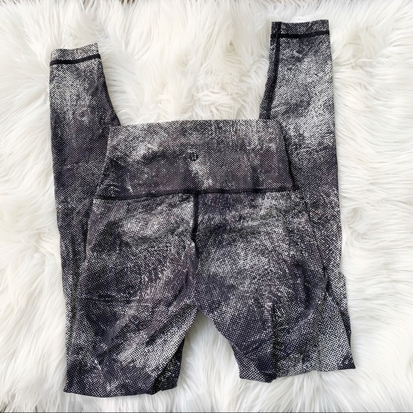 lululemon athletica Pants - Lululemon Black White Patterned Leggings Size 4